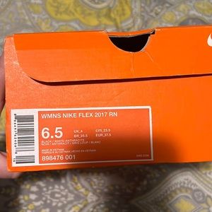 New in box nike flex 2017 run shoes